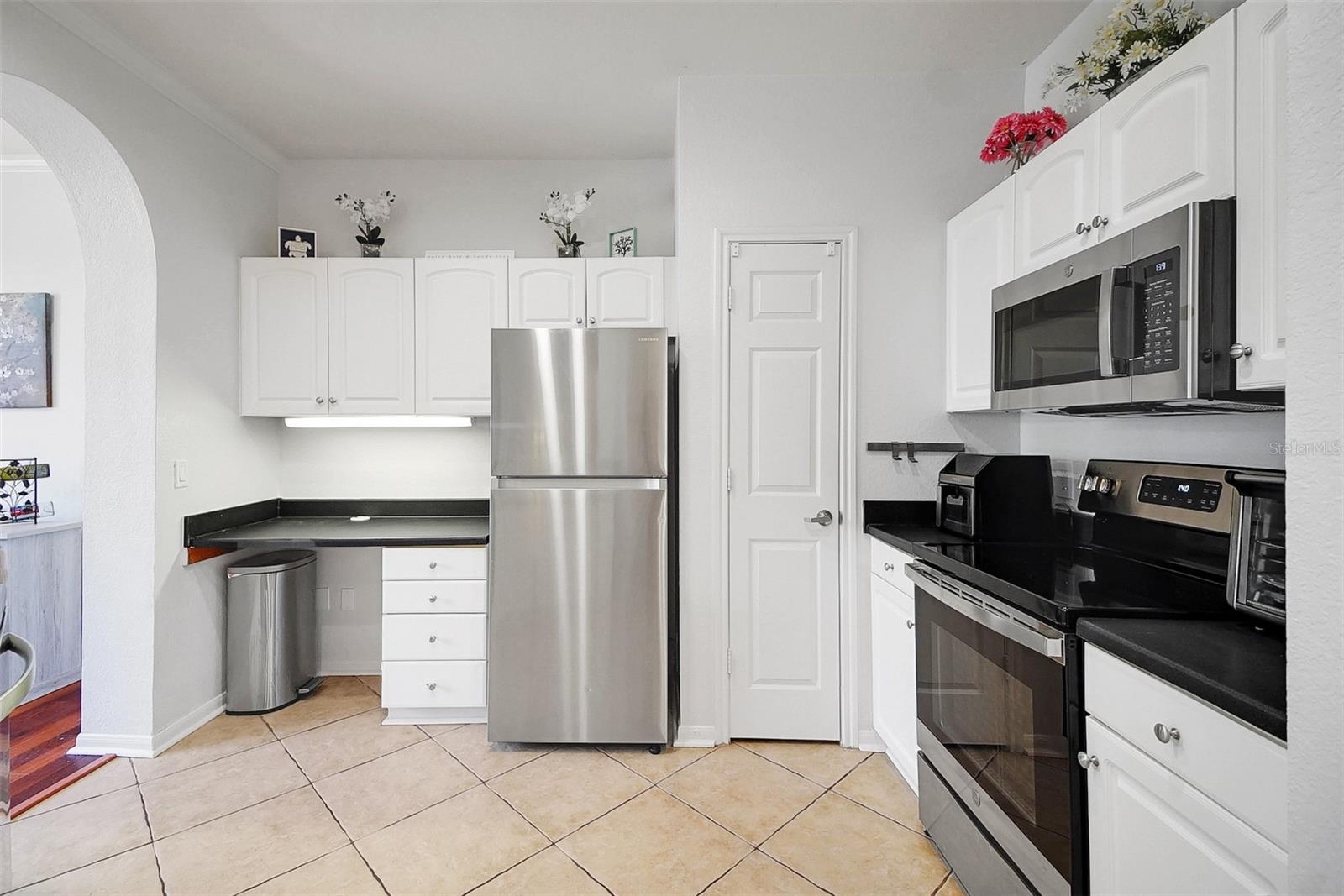 Image 11 of 34 For 860 Orange Avenue 448