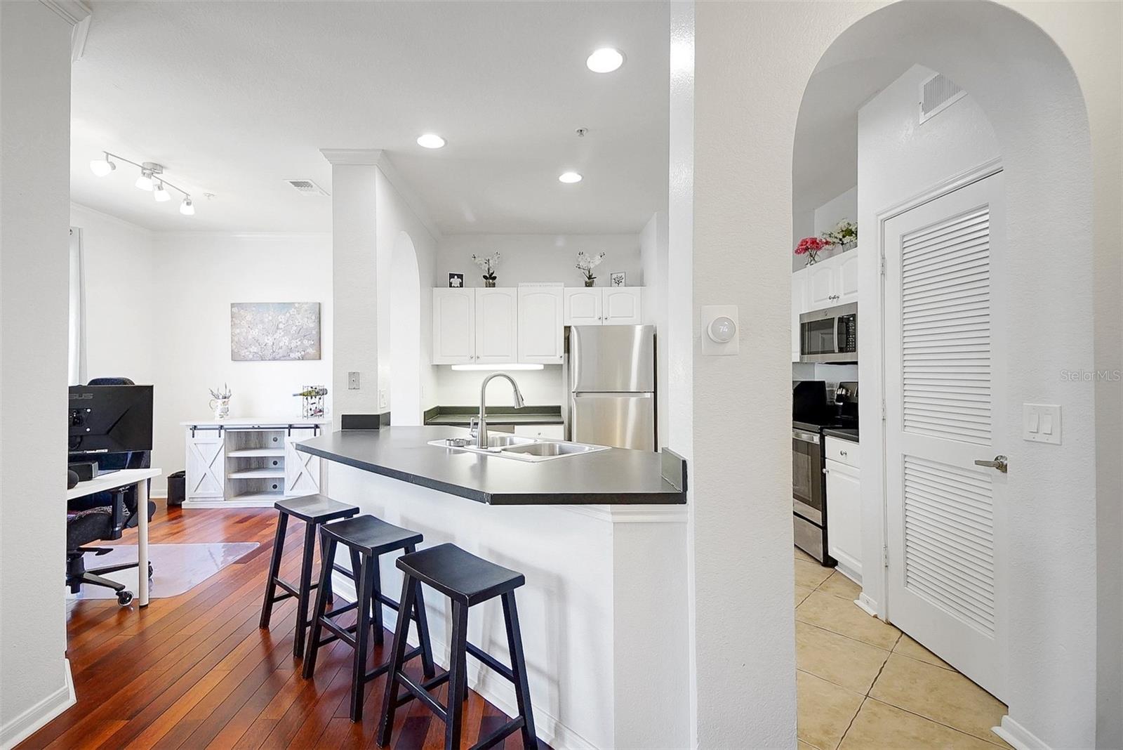 Image 7 of 34 For 860 Orange Avenue 448