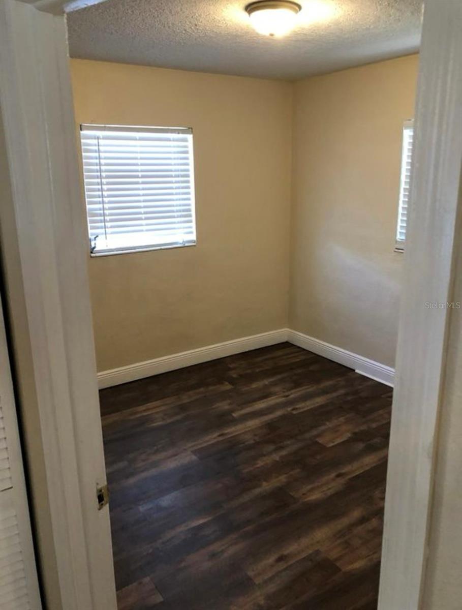 Image 4 of 11 For 1006 Nassau Street