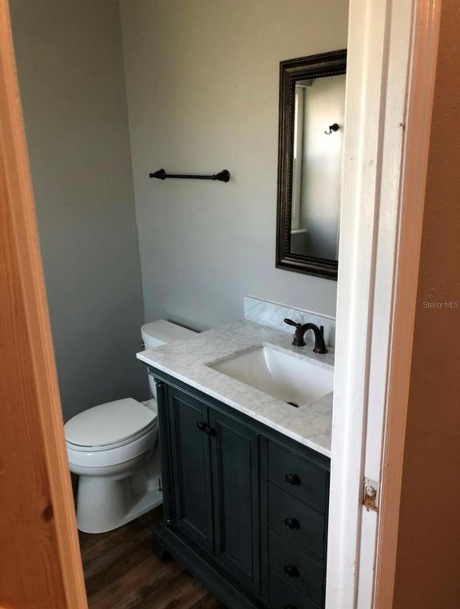 Image 8 of 11 For 1006 Nassau Street