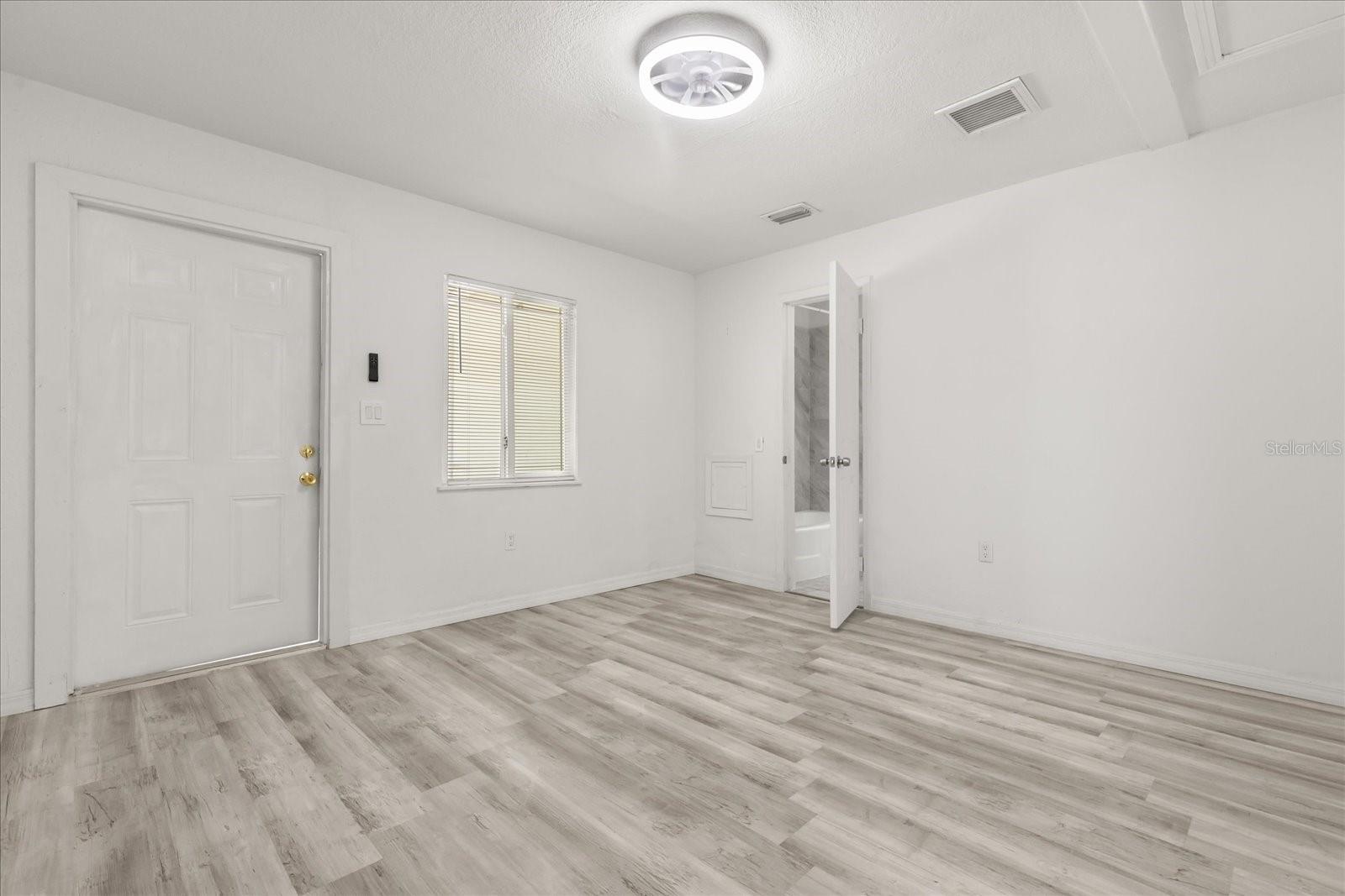 Listing photo id 8 for 1465 Pierce Street