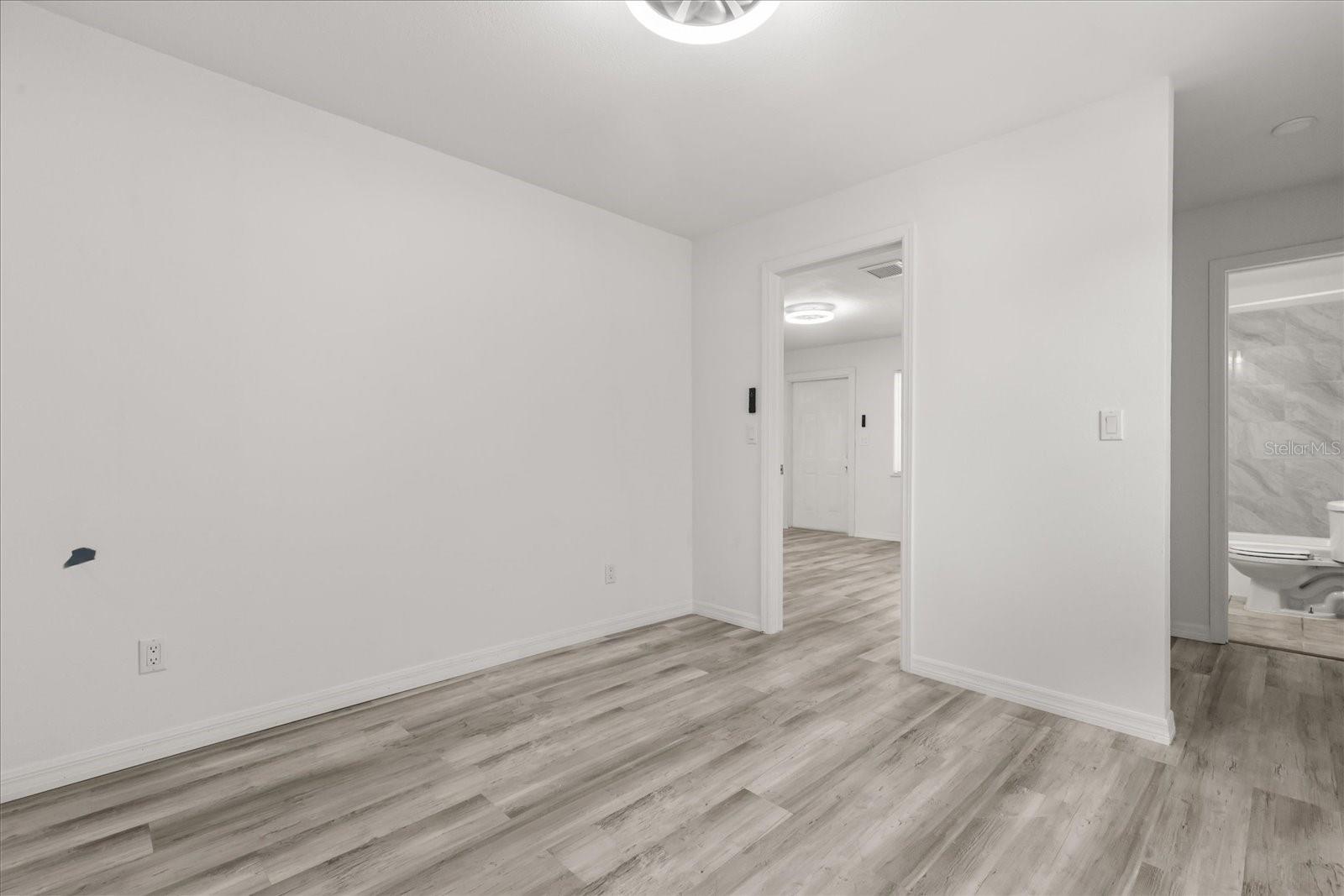 Listing photo id 9 for 1465 Pierce Street