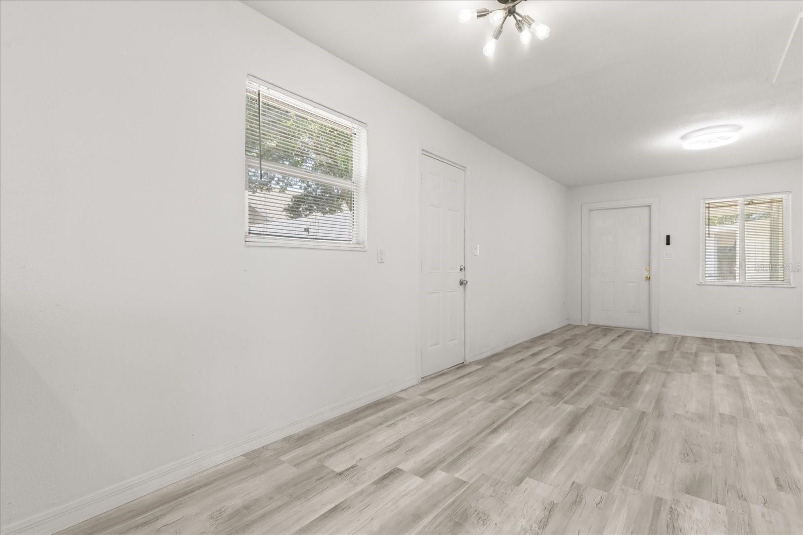 Listing photo id 10 for 1465 Pierce Street