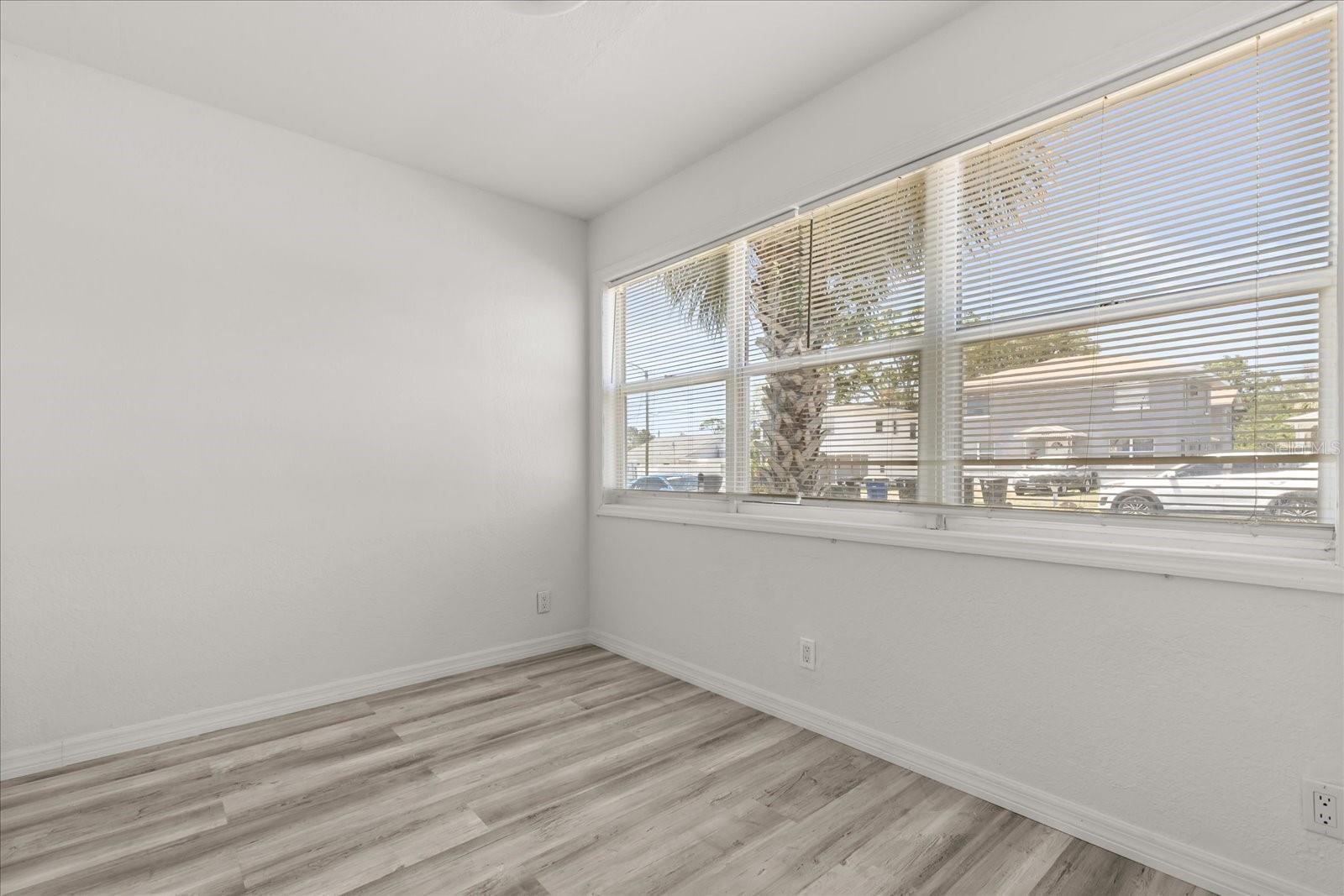 Listing photo id 12 for 1465 Pierce Street