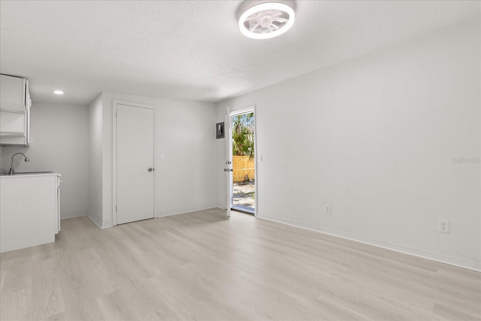 Listing photo id 14 for 1465 Pierce Street