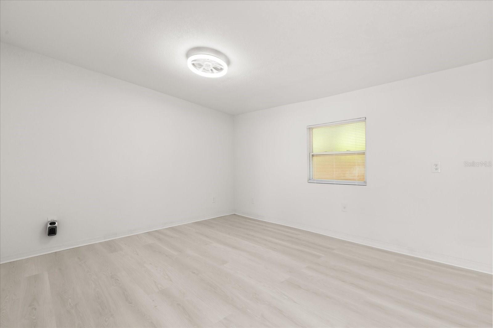 Listing photo id 15 for 1465 Pierce Street