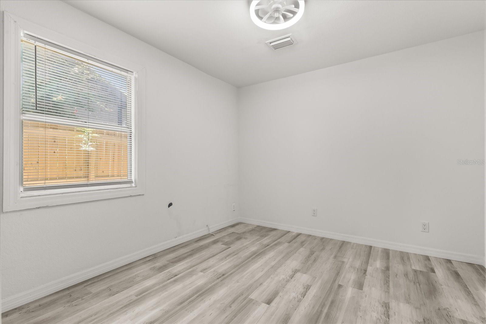 Listing photo id 16 for 1465 Pierce Street