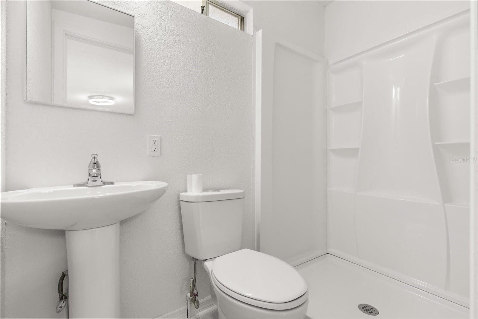 Listing photo id 17 for 1465 Pierce Street