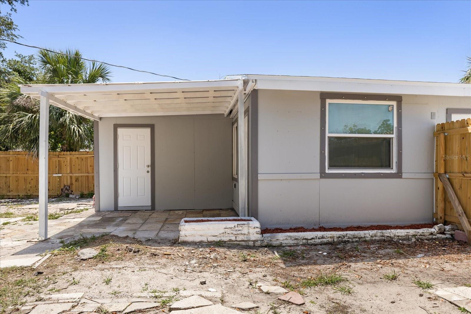Listing photo id 23 for 1465 Pierce Street