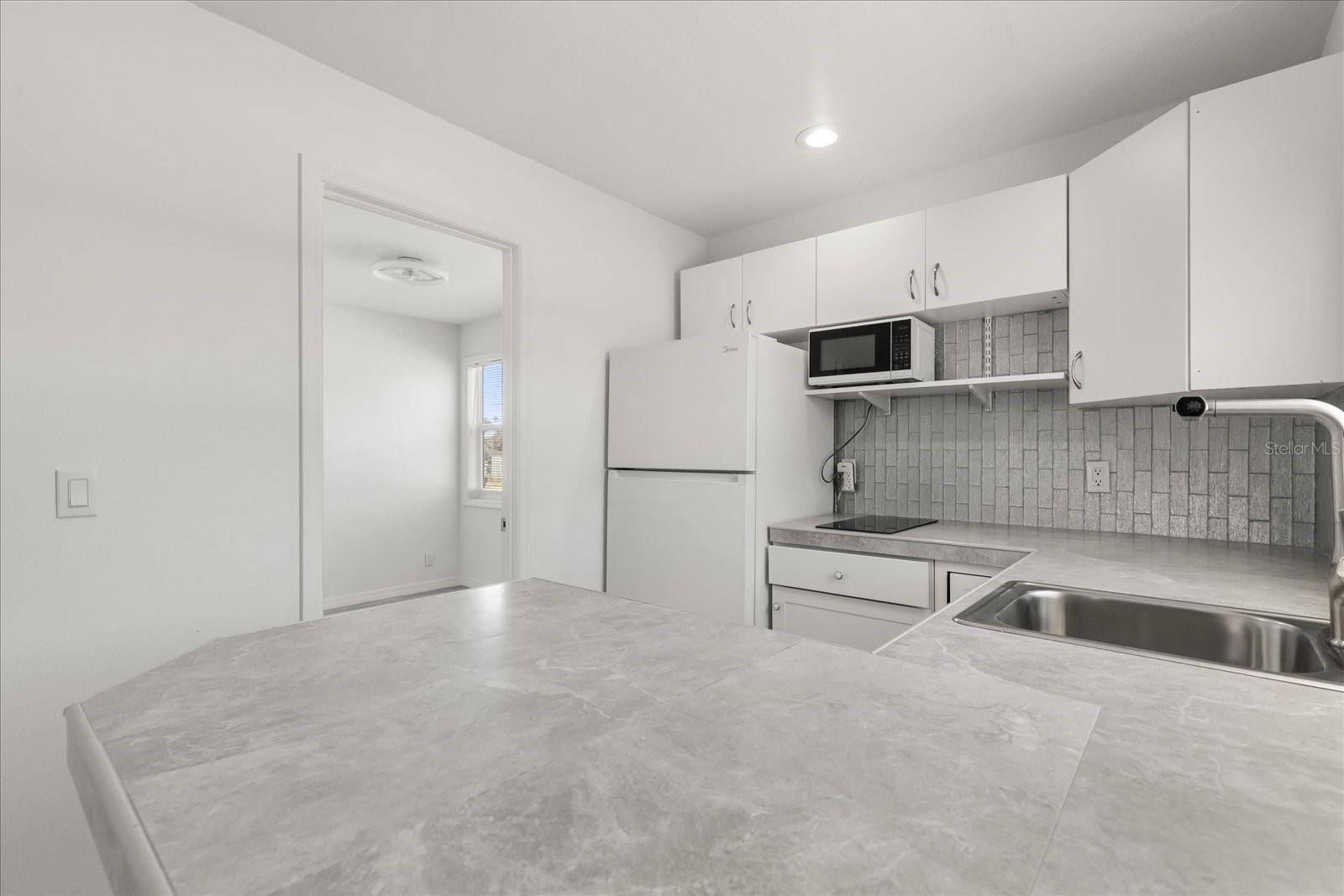Listing photo id 2 for 1465 Pierce Street