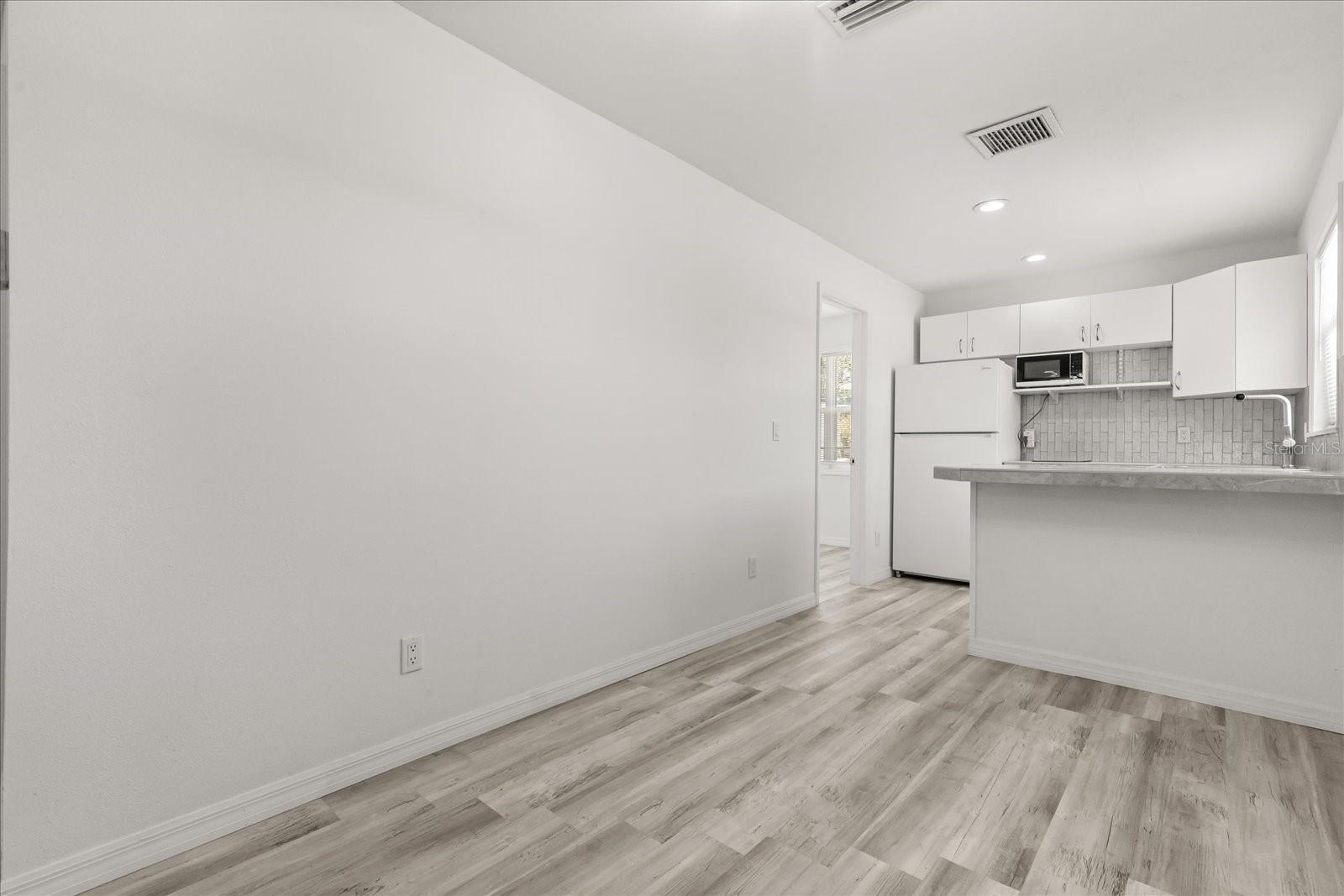Listing photo id 6 for 1465 Pierce Street