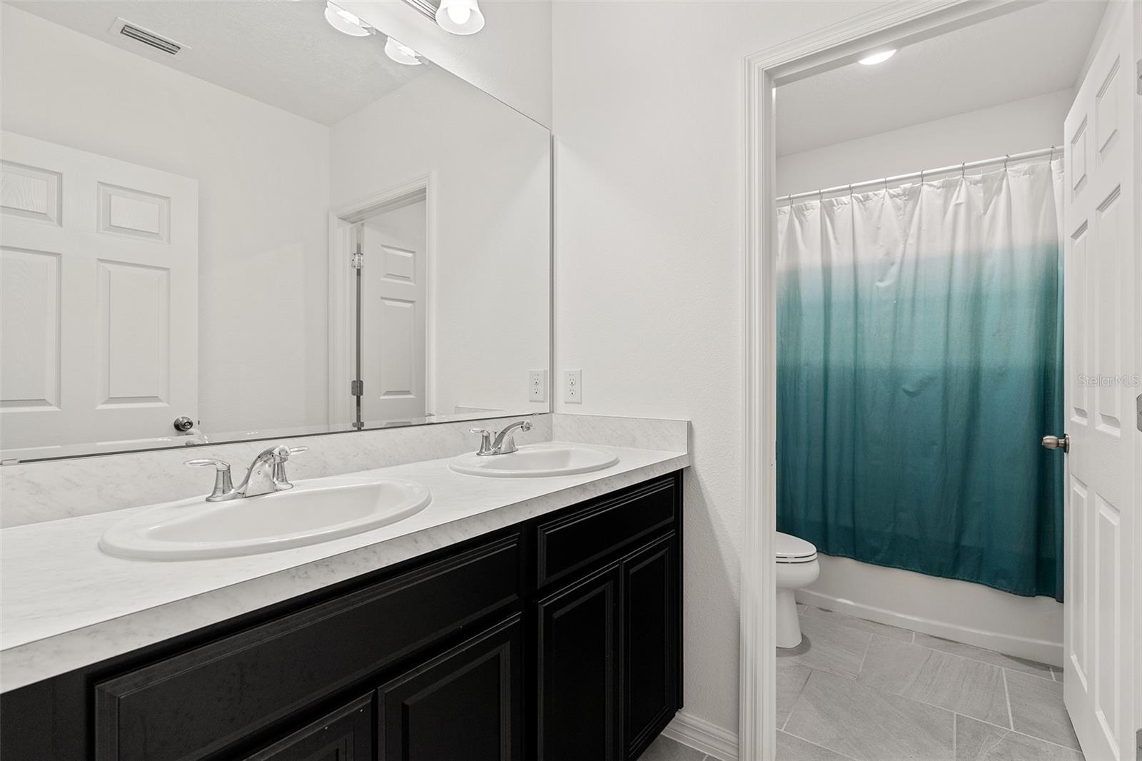 Image 17 of 39 For 9356 St Therese Street