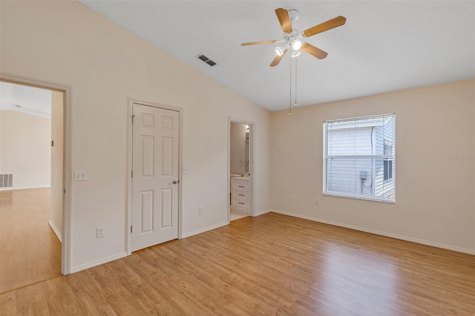 Image 13 of 24 For 2714 Moncayo Avenue