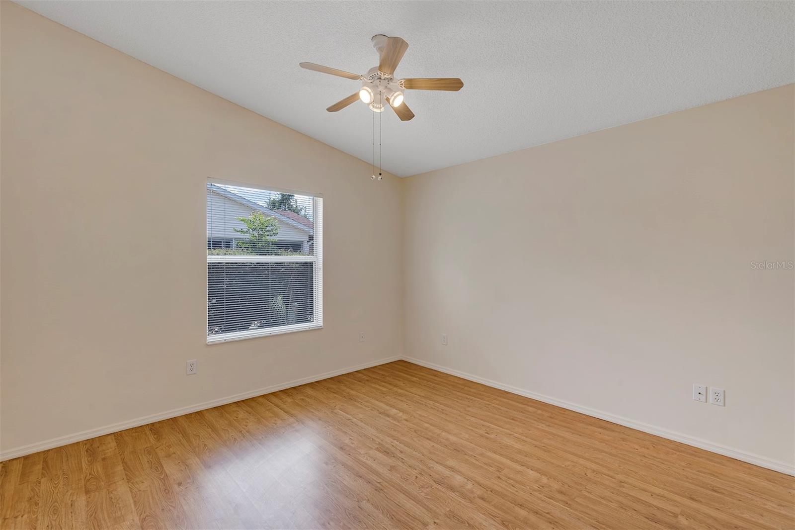 Image 17 of 24 For 2714 Moncayo Avenue