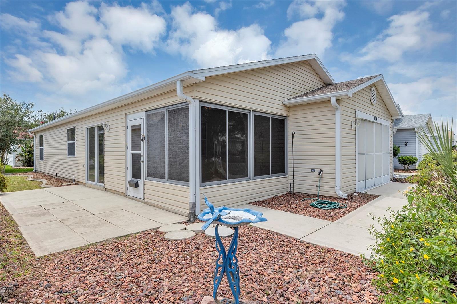 Image 4 of 24 For 2714 Moncayo Avenue