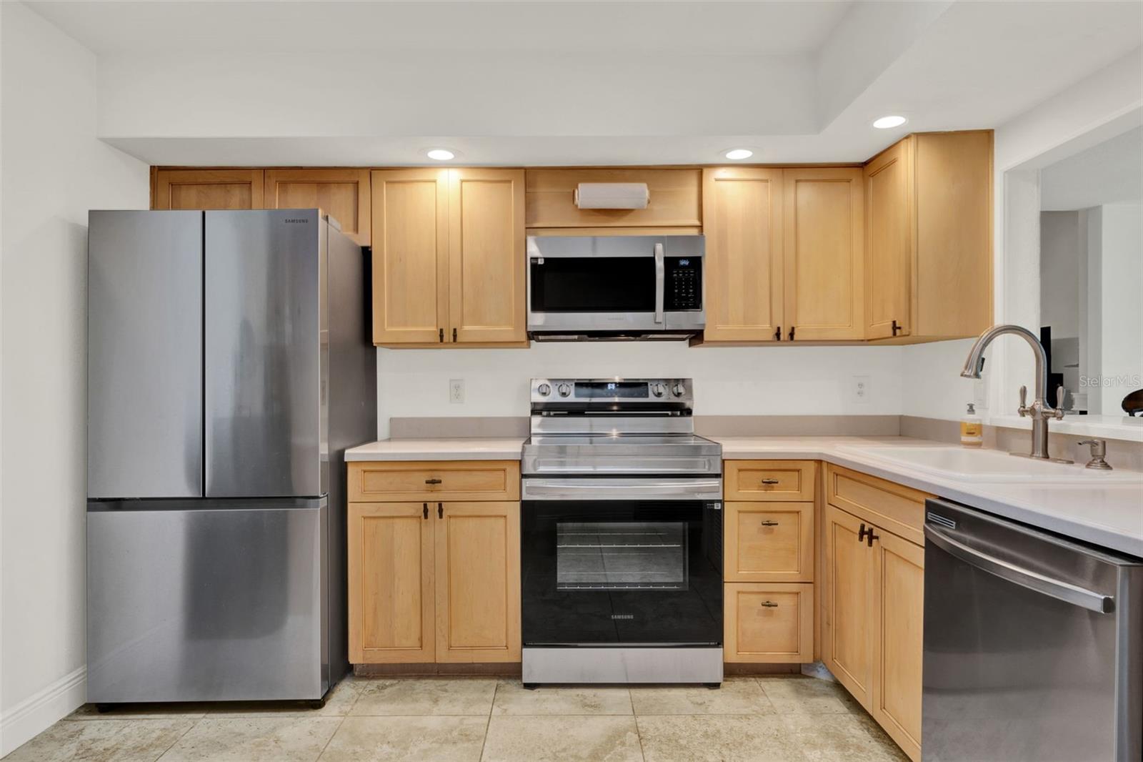 Image 4 of 25 For 8248 Limetree Court