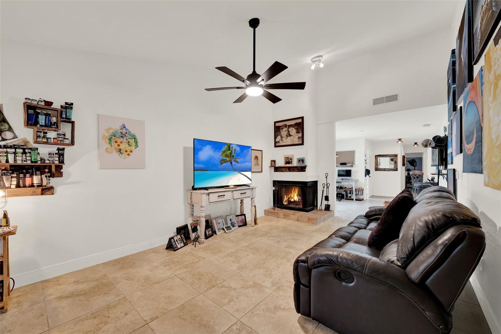 Image 9 of 25 For 8248 Limetree Court