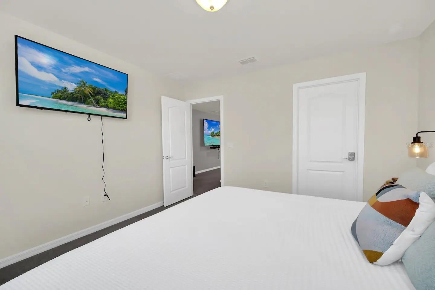 Image 42 of 57 For 7263 Oakmoss Loop