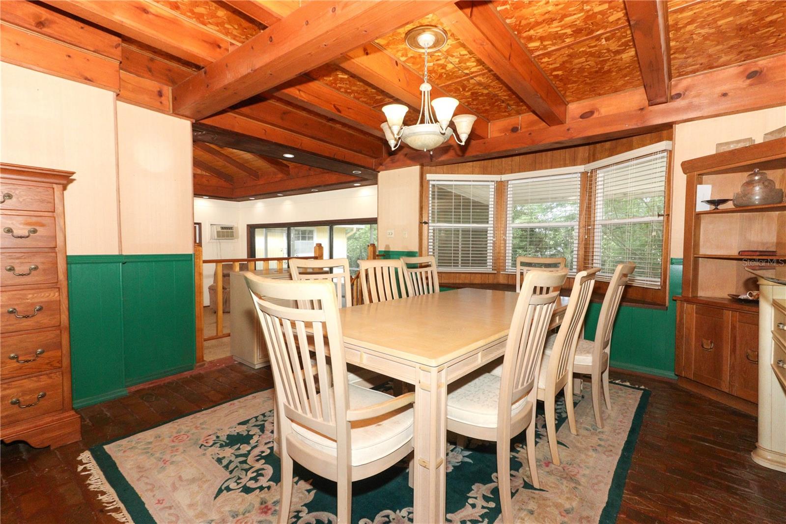 Image 10 of 41 For 317 White Oak Drive