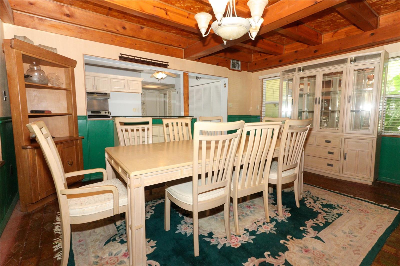 Image 11 of 41 For 317 White Oak Drive