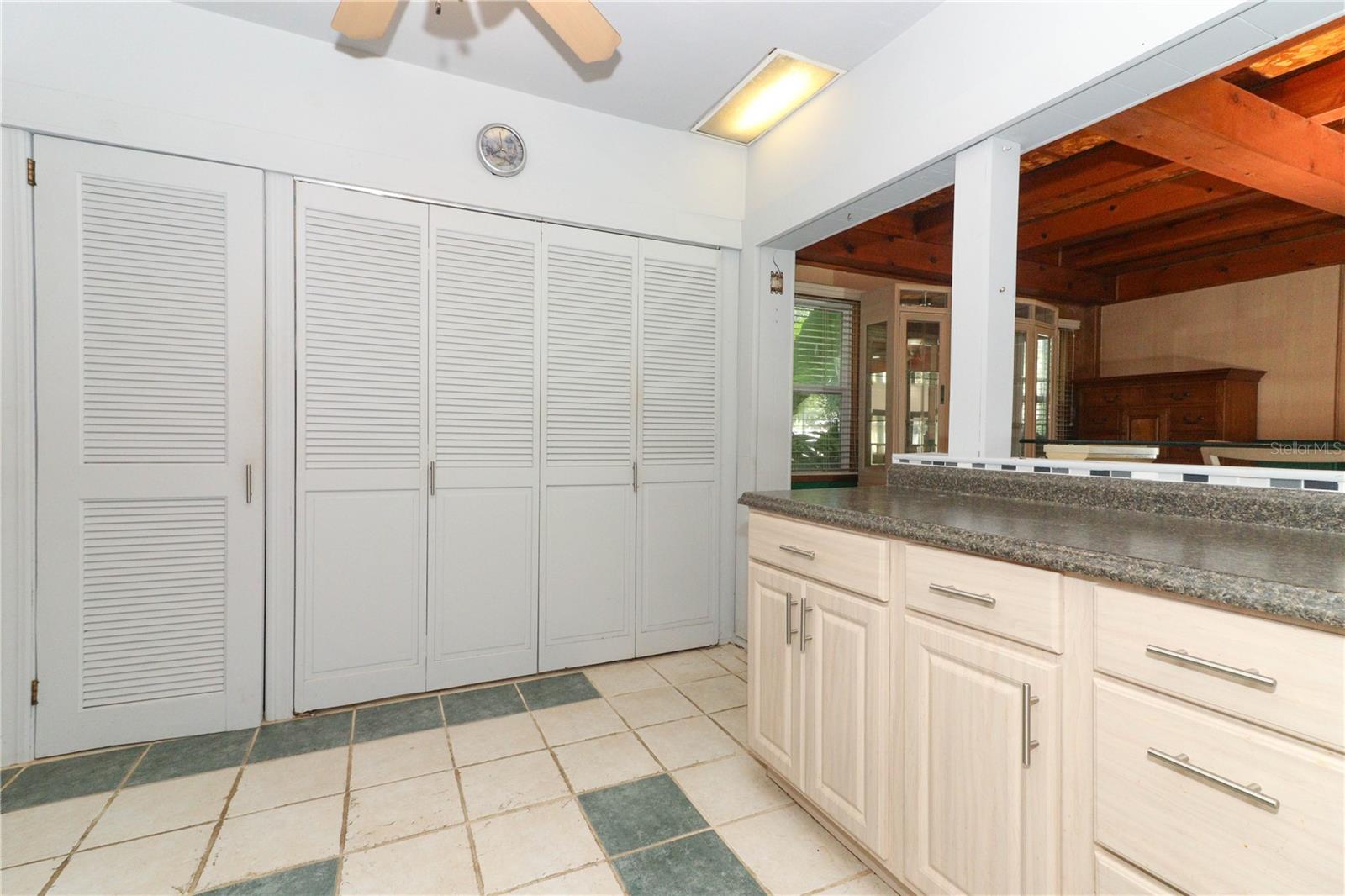 Image 14 of 41 For 317 White Oak Drive