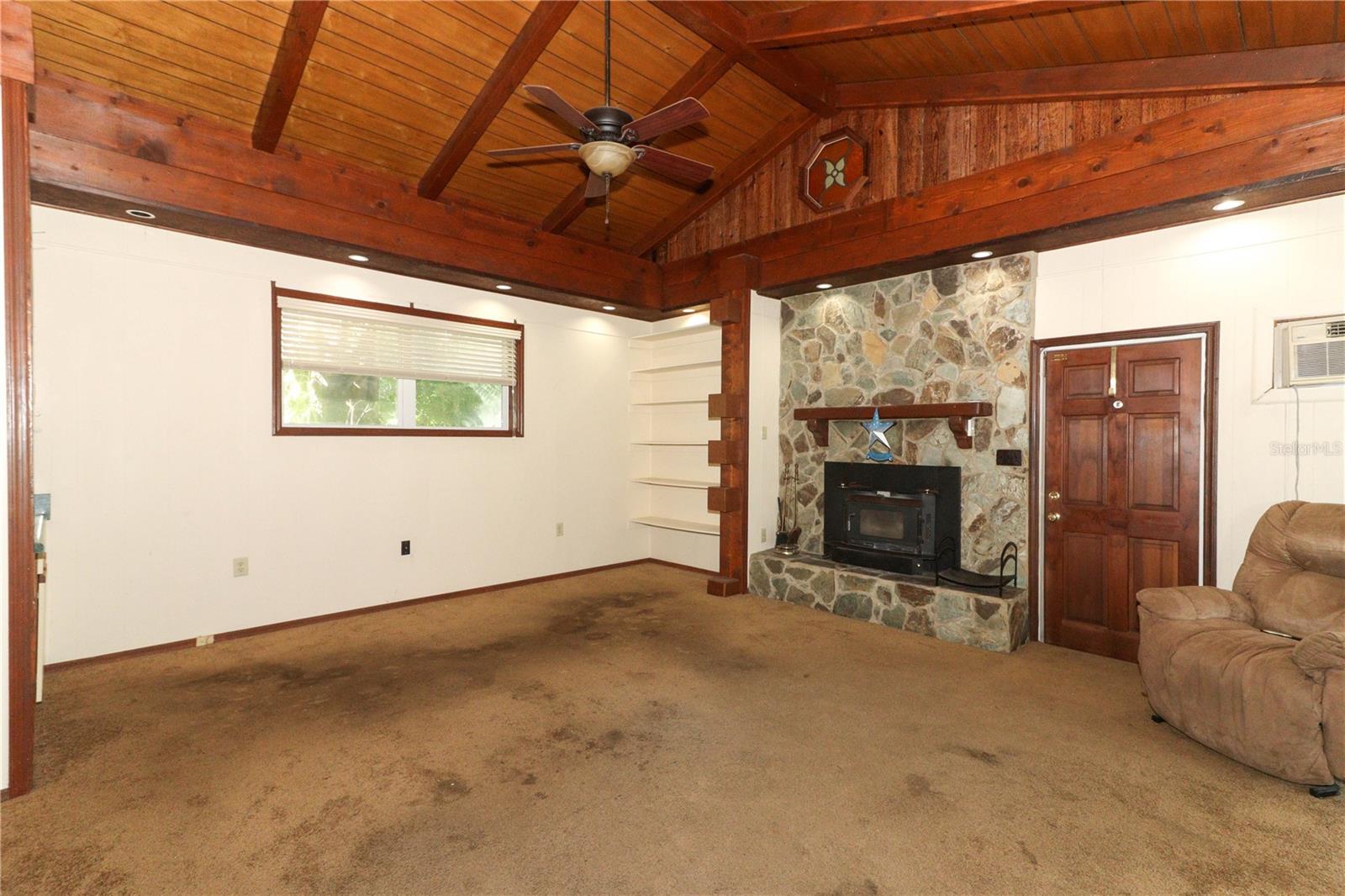 Image 4 of 41 For 317 White Oak Drive