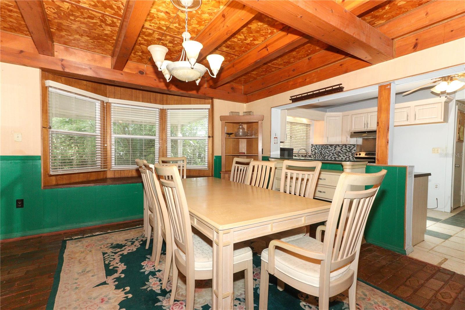 Image 9 of 41 For 317 White Oak Drive