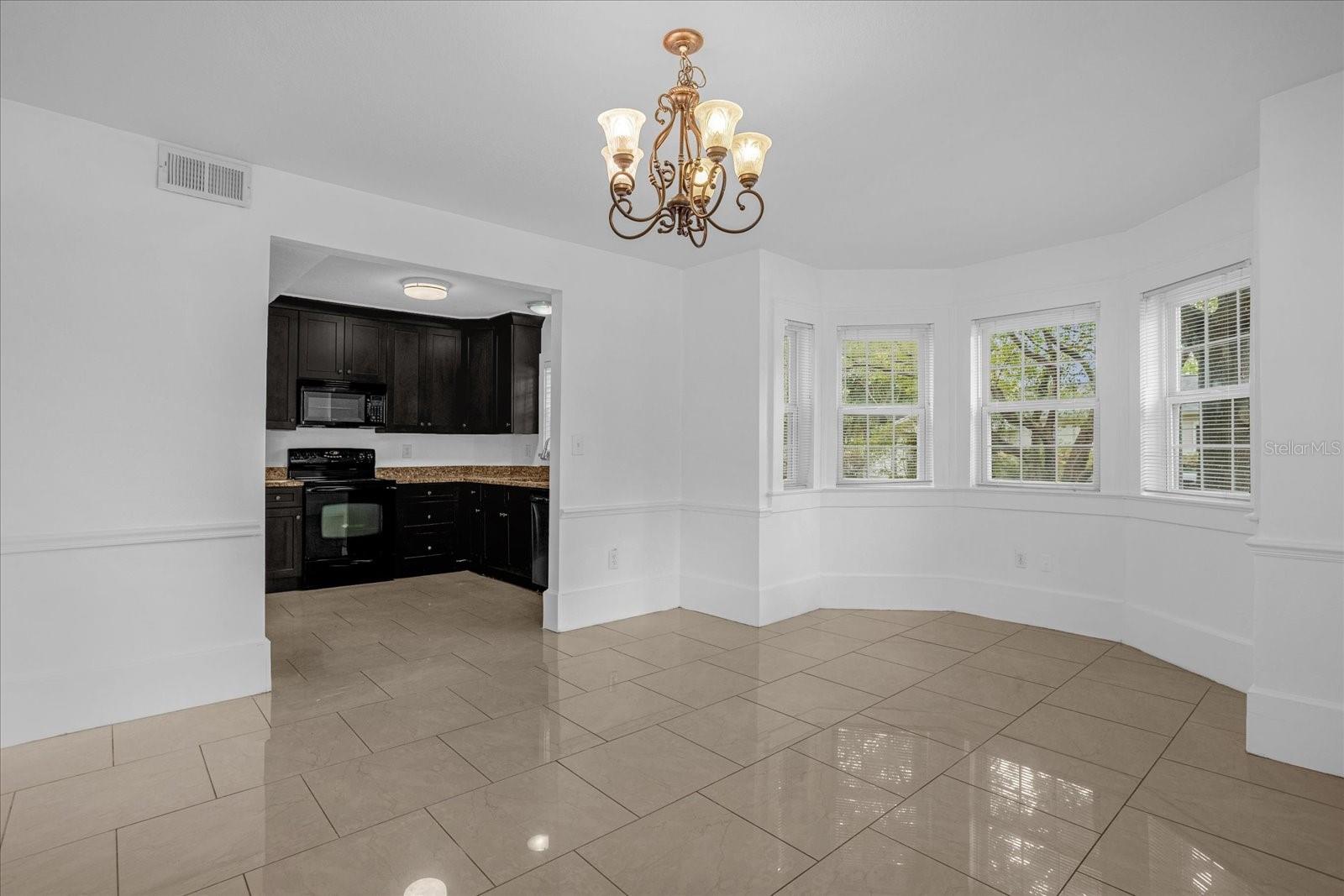 Image 11 of 35 For 490 Shoreview Avenue