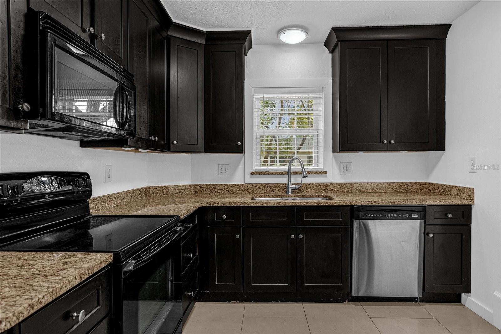 Image 14 of 35 For 490 Shoreview Avenue