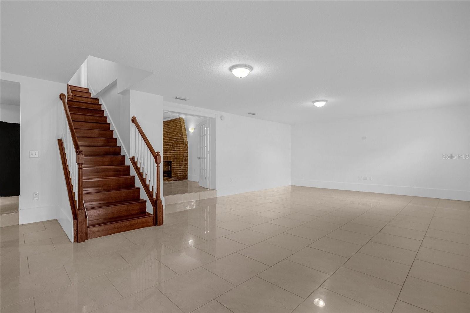 Image 16 of 35 For 490 Shoreview Avenue