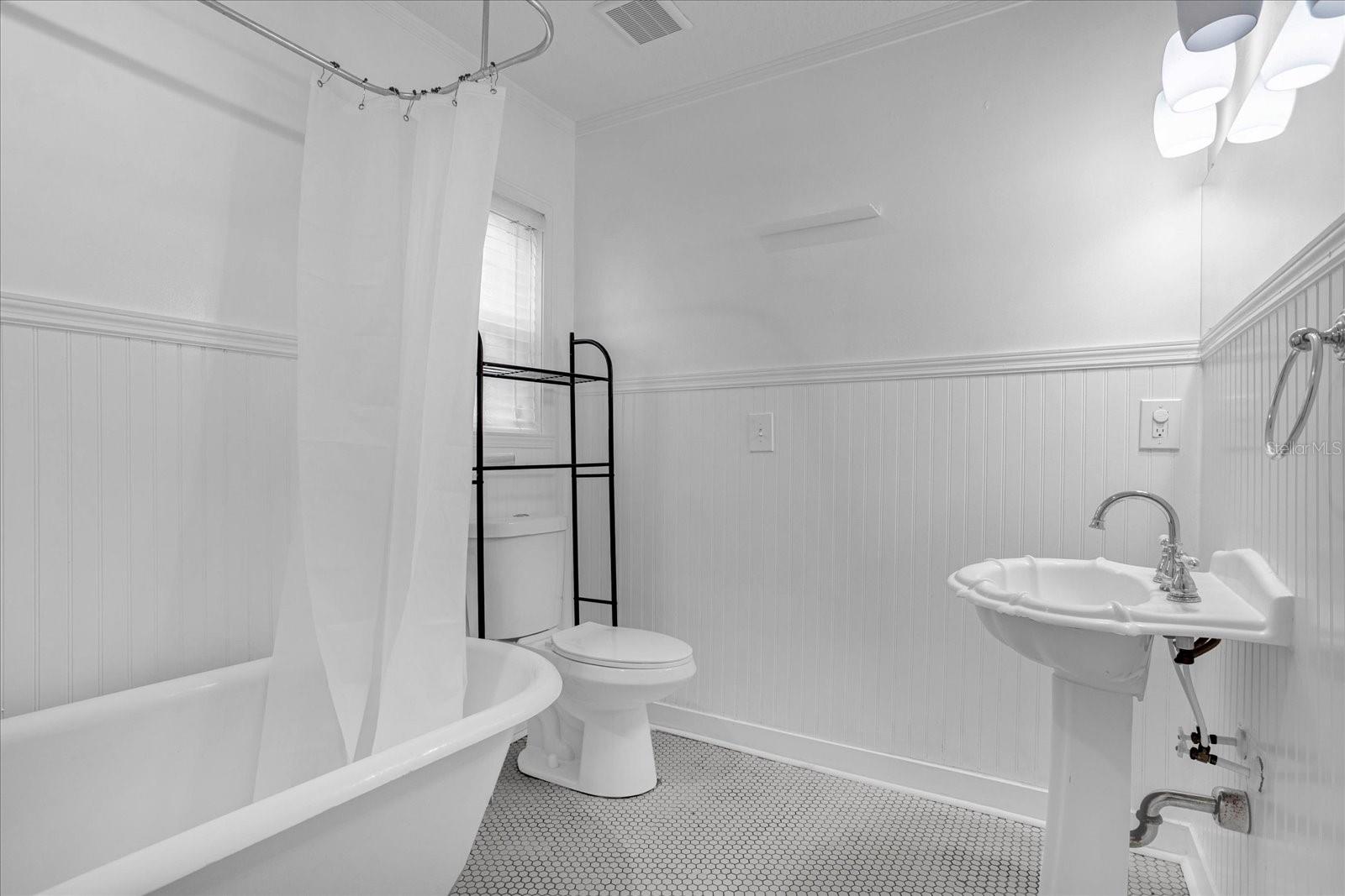 Image 21 of 35 For 490 Shoreview Avenue