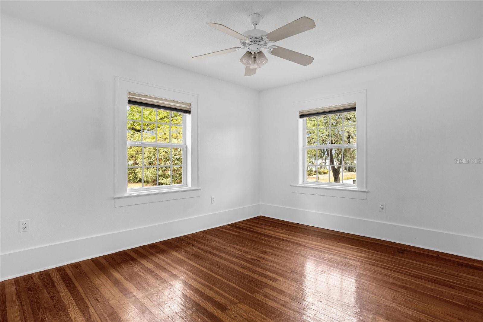 Image 26 of 35 For 490 Shoreview Avenue