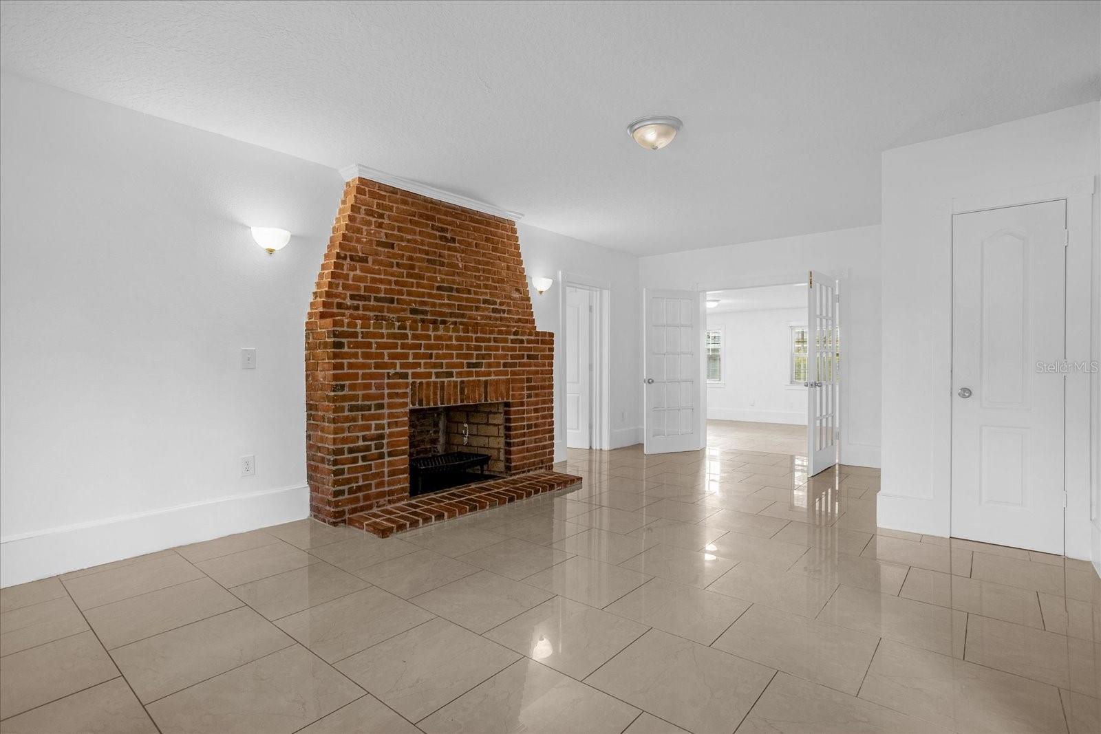 Image 7 of 35 For 490 Shoreview Avenue