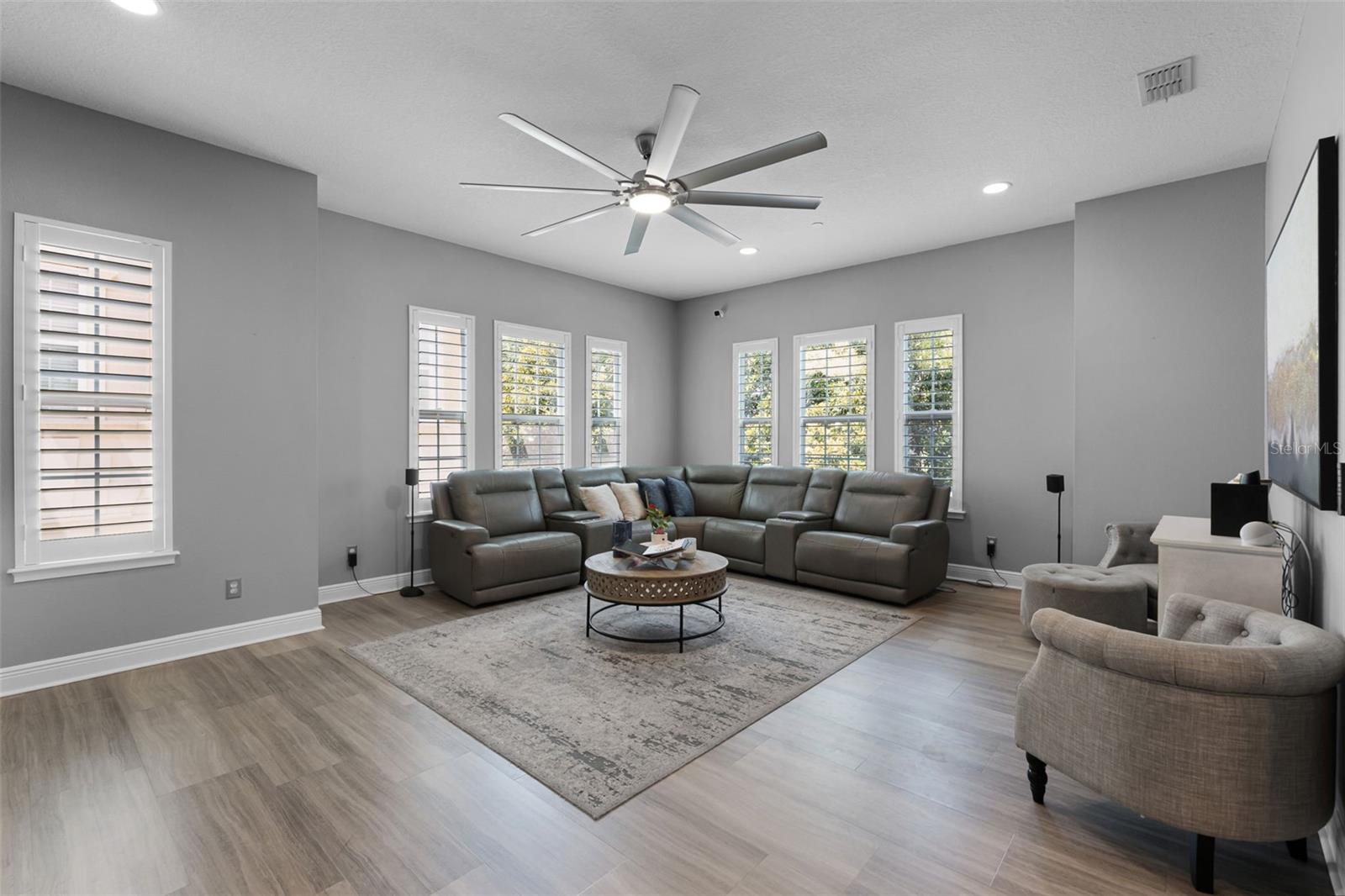 Image 6 of 45 For 524 Lobelia Drive