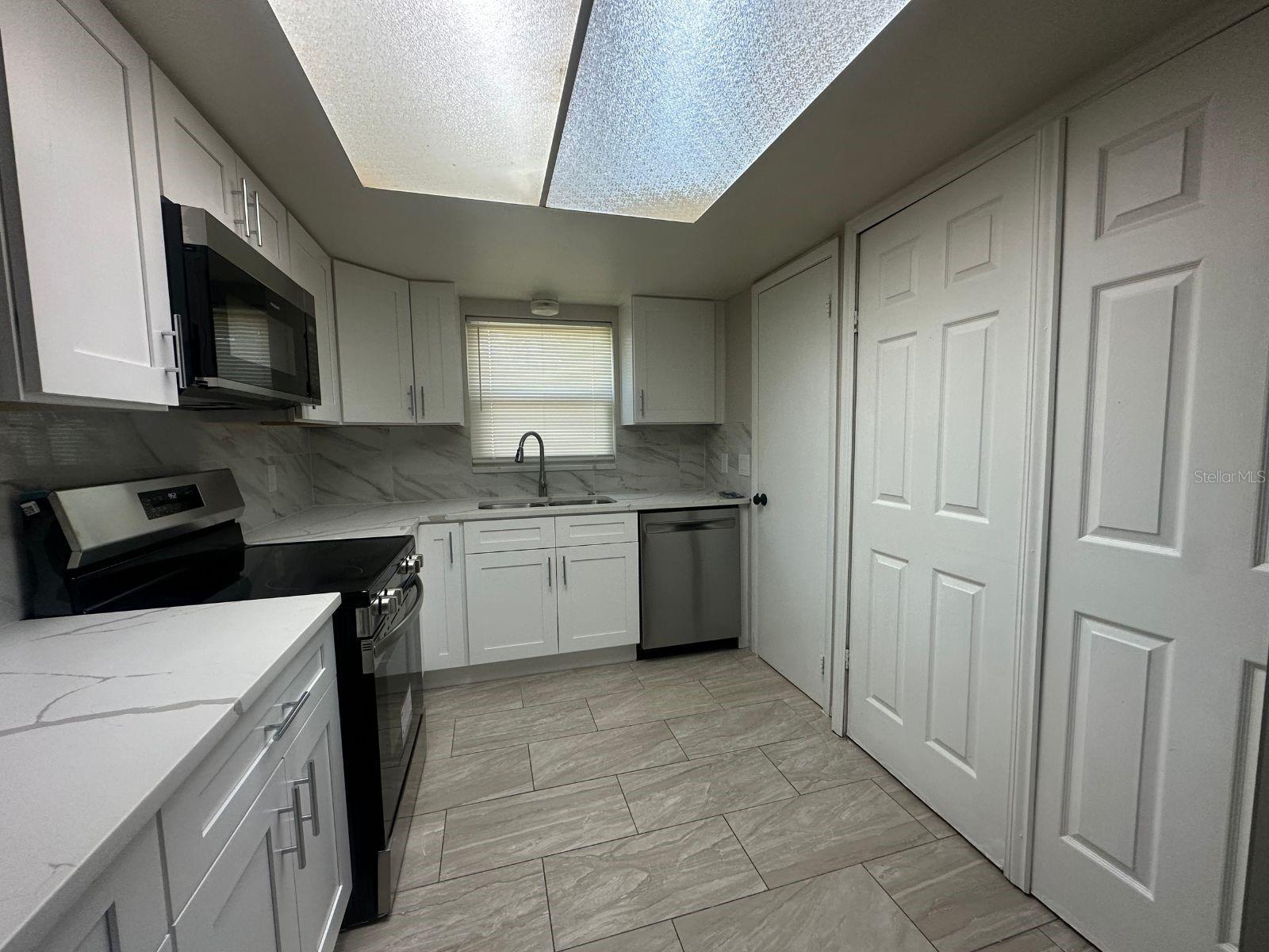 Image 4 of 12 For 9908 Sweepstakes Lane Ge