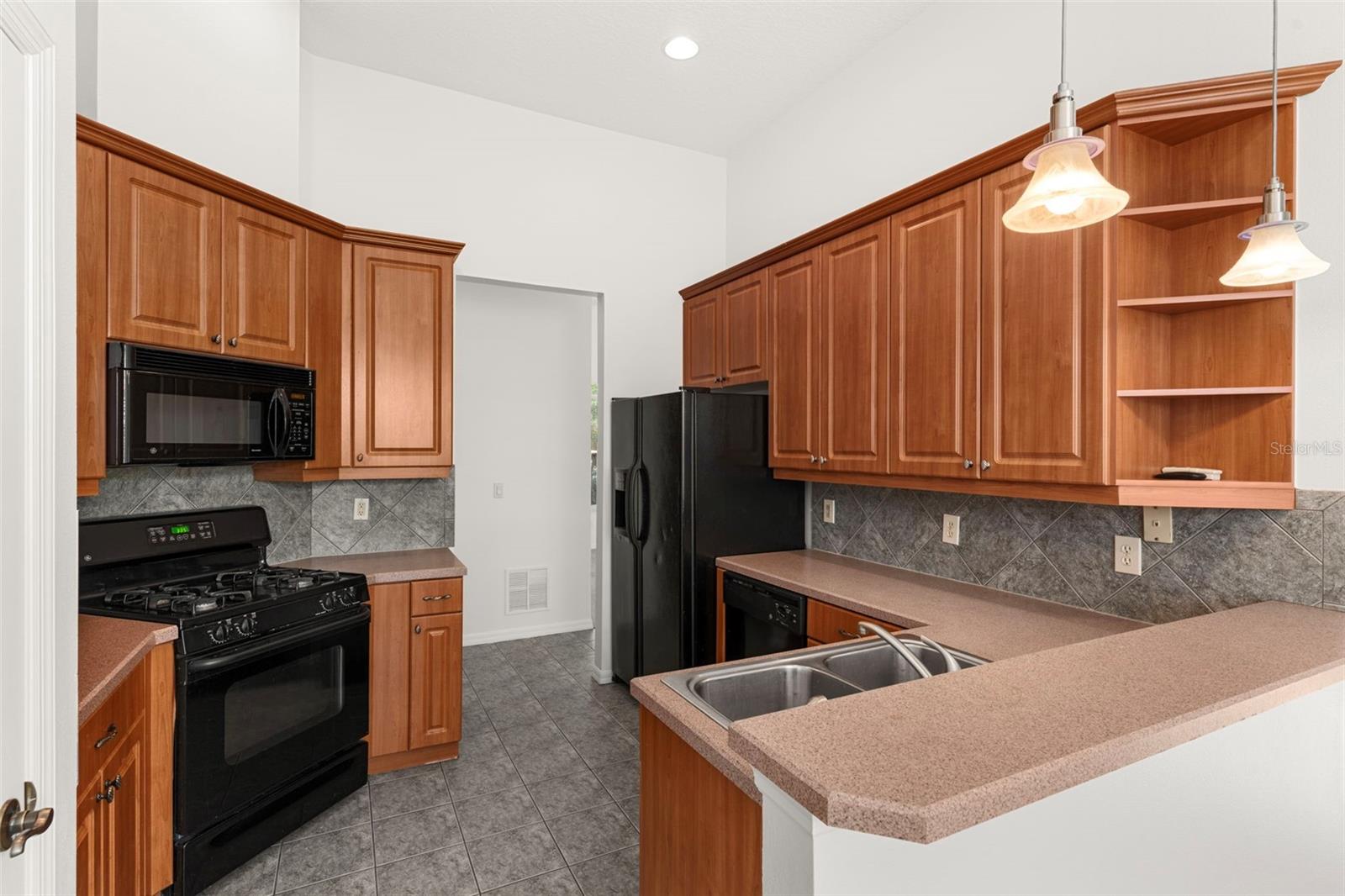 Listing photo id 11 for 4520 Barrister Drive