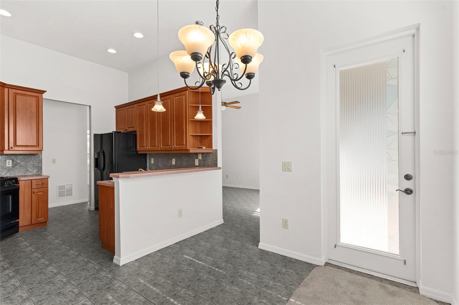 Listing photo id 14 for 4520 Barrister Drive