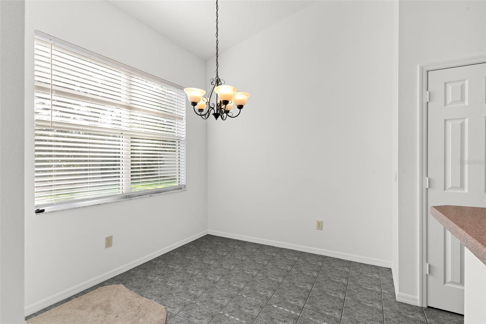 Listing photo id 15 for 4520 Barrister Drive