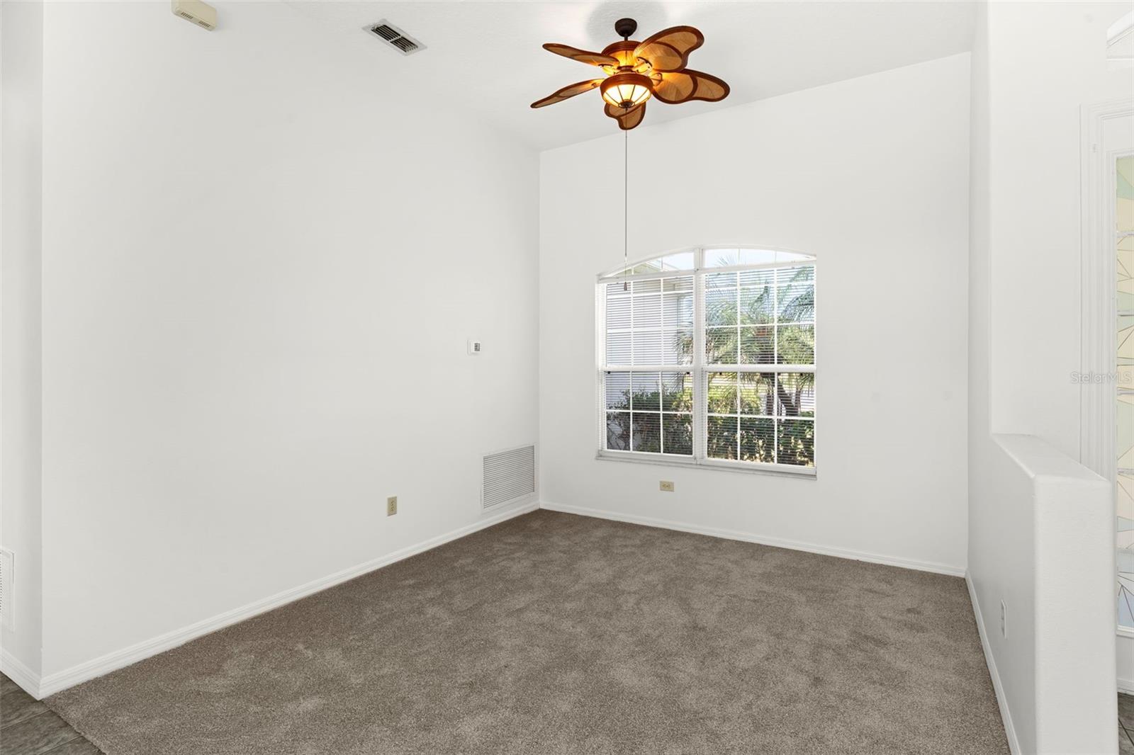 Listing photo id 7 for 4520 Barrister Drive