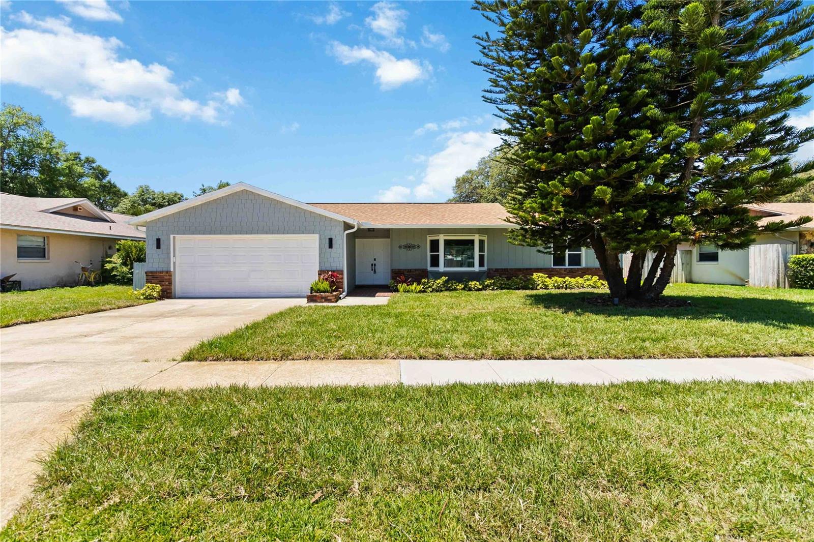 Image 2 of 45 For 226 Selkirk Way