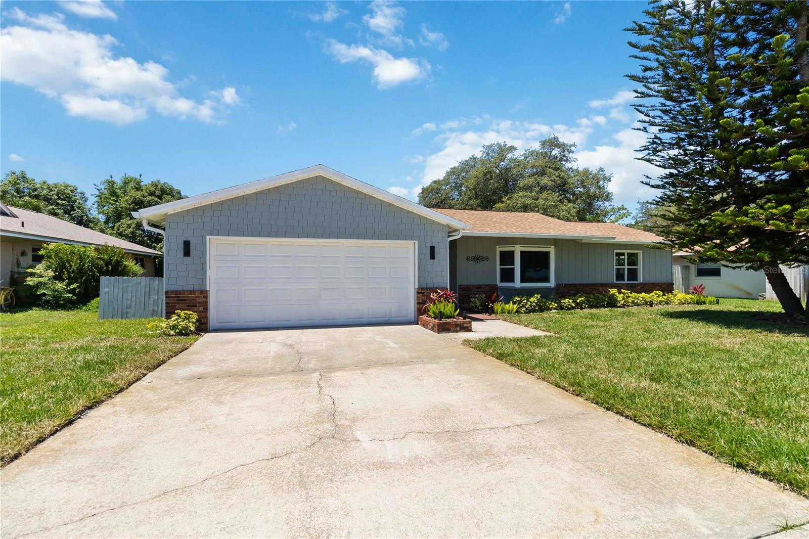 Image 3 of 45 For 226 Selkirk Way
