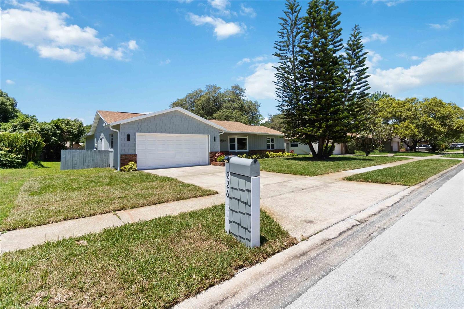 Image 4 of 45 For 226 Selkirk Way