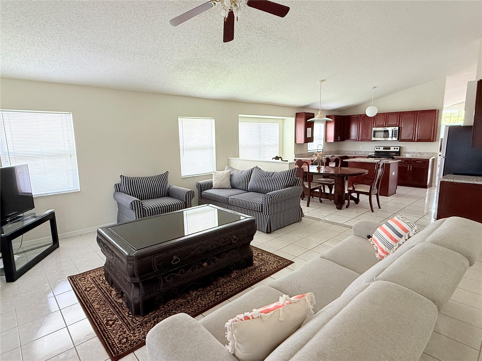 Image 5 of 7 For 12756 Maribou Circle