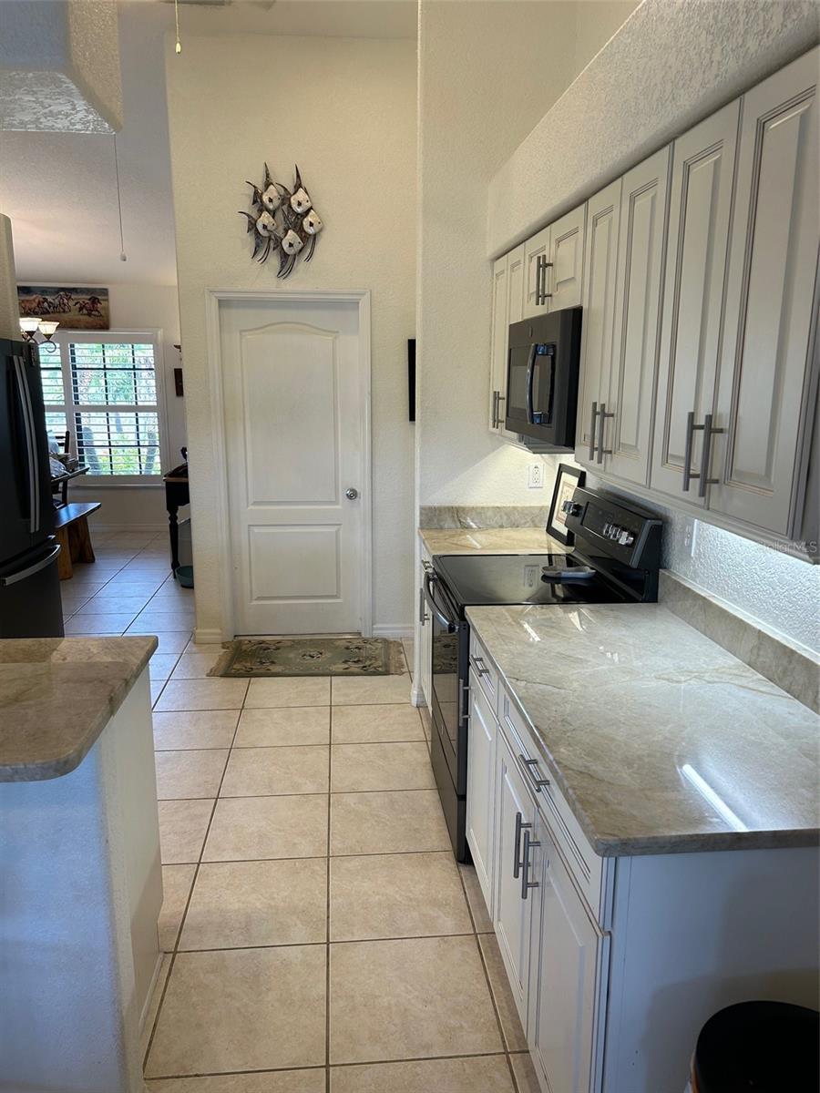 Image 15 of 39 For 8252 Tecumseh Circle