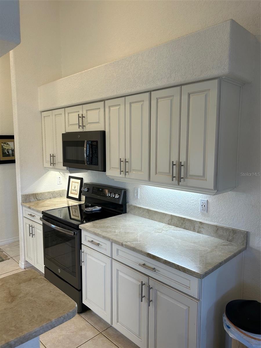 Image 17 of 39 For 8252 Tecumseh Circle