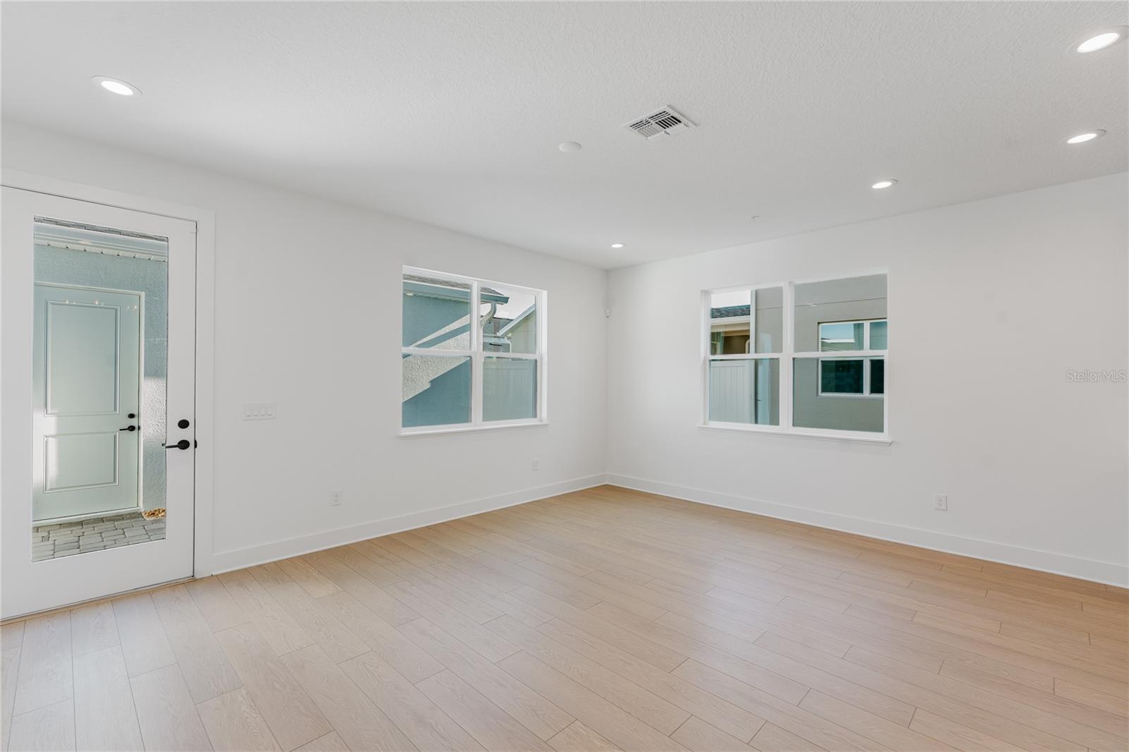 Image 20 of 47 For 1604 Crowncrest Drive