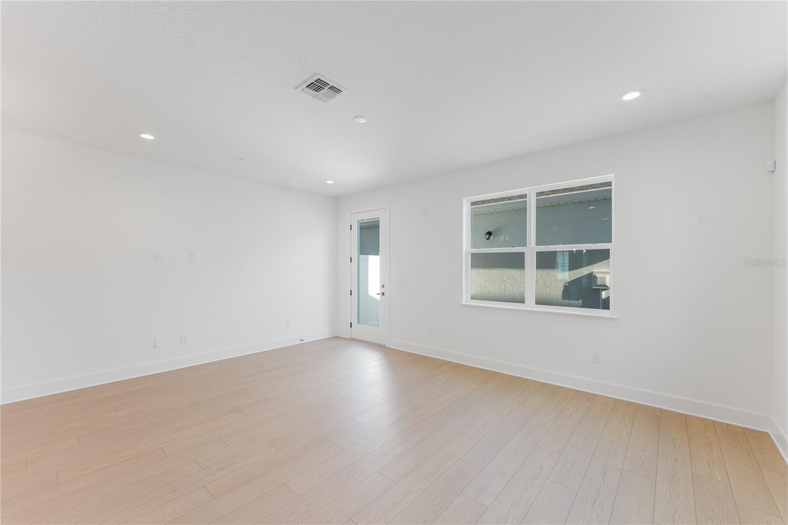 Image 22 of 47 For 1604 Crowncrest Drive