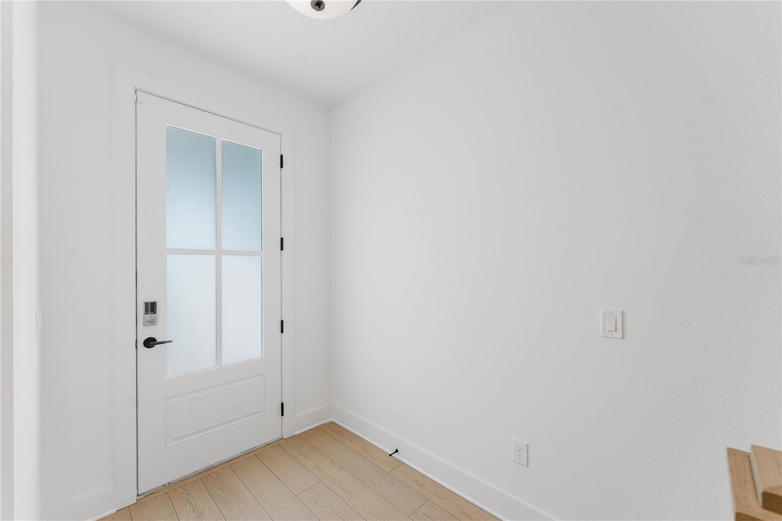 Image 4 of 47 For 1604 Crowncrest Drive