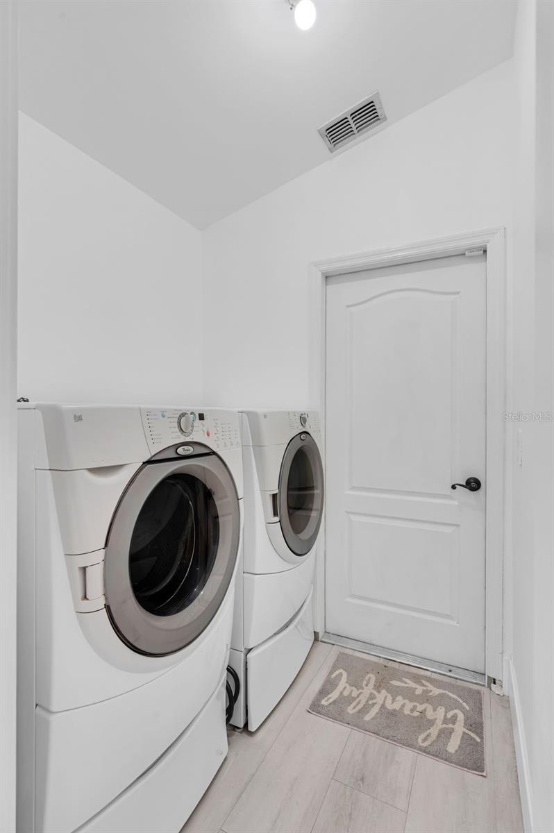 Image 24 of 36 For 2520 Oakington Street