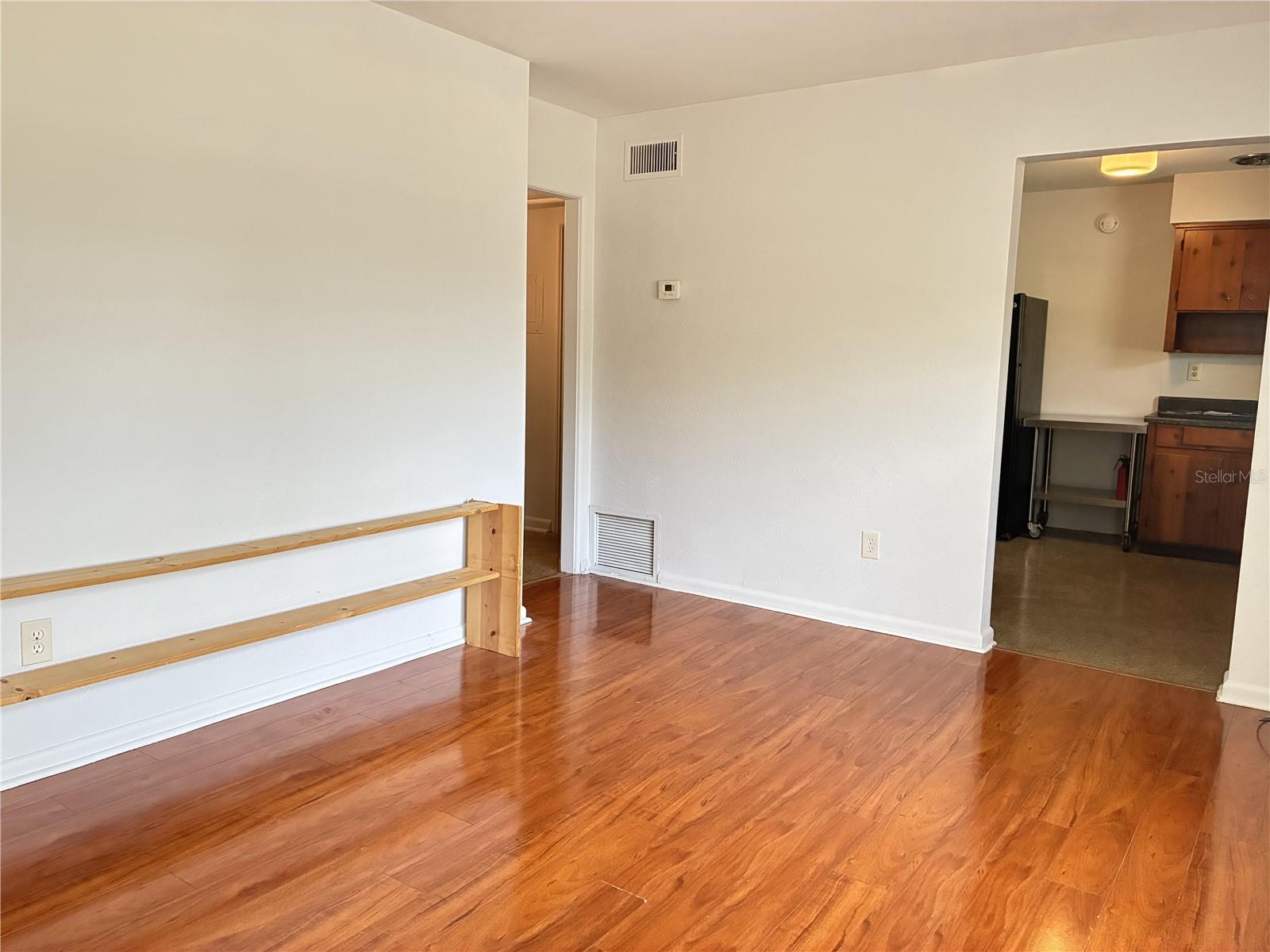 Image 3 of 11 For 2515 Formosa Avenue